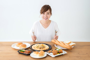 食べる女性