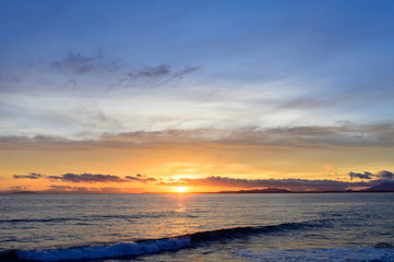 Fototapeta na wymiar 波津海岸から眺める朝日