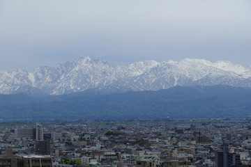 立山連峰と富山市