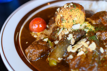 具沢山のカレー。野菜、肉。