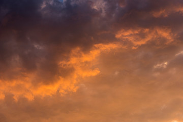 Obraz premium Evening sky with colorful rain clouds