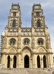 Fototapeta premium Façade de la Cathédrale Sainte-Croix à Orléans, Loiret, France