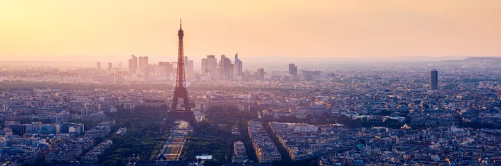  Luchtpanorama met hoge resolutie van Parijs, Frankrijk, genomen vanaf de Notre Dame-kathedraal vóór de verwoestende brand van 15.04.2019. De rivier de Seine. Luchtfoto van Parijs bij zonsondergang. Parijs, Frankrijk. © daliu