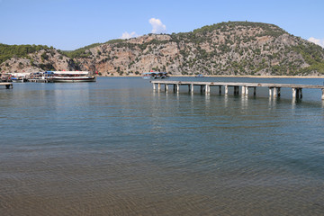 Obraz premium Boat tour on the river - dalyan iztuzu beach
