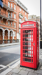 Fototapeta na wymiar red telephone box in london