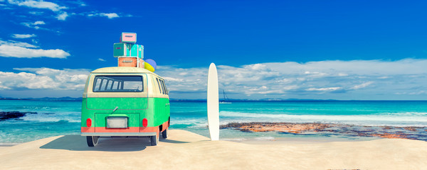 van loaded with suitcases © juanjo