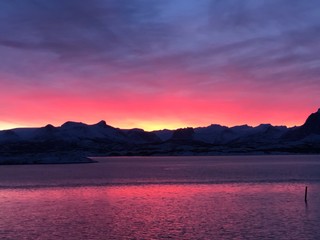 Sonnenuntergang mit Abendrot in Norwegen