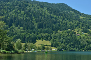 Fototapeta na wymiar am Afritzer See in Kärnten,Österreich