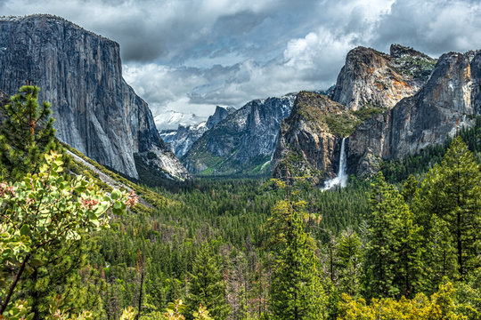 Tunnel View in Yosemite National Park in California, USA