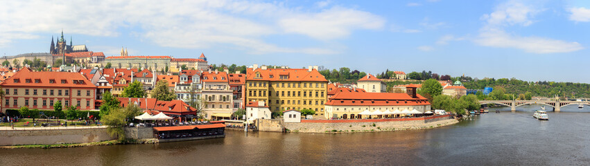 Obraz premium Picturesque panorama of the Vltava River from Charles Bridge