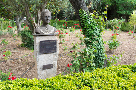 Bust of Catalina Homar in the Park near the Valdemossa monastery.
