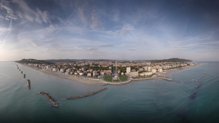 panoramica delle spiaggie di Pesaro