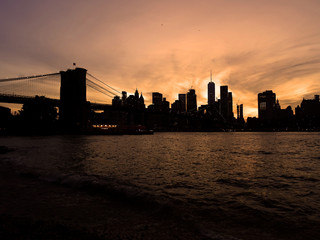 Fototapeta na wymiar Atardecer en Nueva York, Puente de Brooklyn, NYC