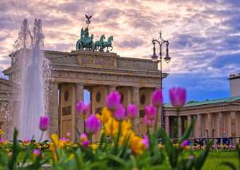 The Brandenburg Gate located in Pariser Platz in the city of Berlin, Germany. © Jbyard