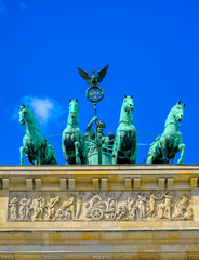 Obraz premium The Brandenburg Gate located in Pariser Platz in the city of Berlin, Germany.