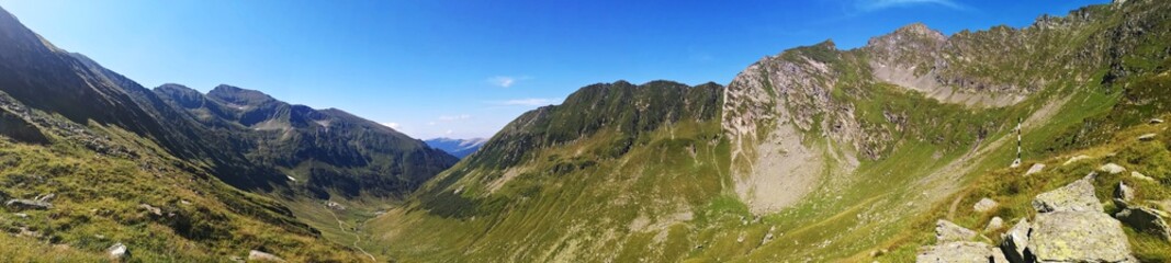 Obraz premium Amazing landscape in the mountains during summertime 