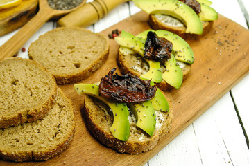 Toast with avocado, sun-dried tomato and chia seeds
