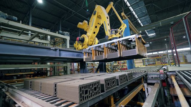 Automatic robot manipulator working at factory facility