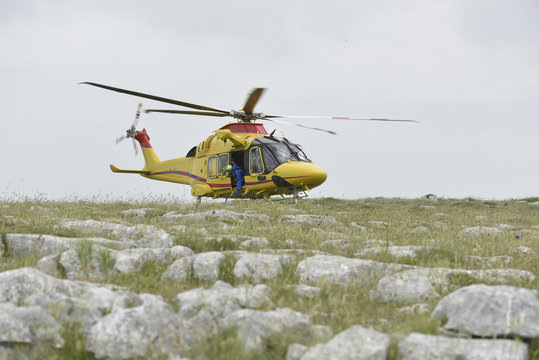 elicottero della protezione civile durante una esercitazione