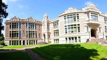 Fototapeta na wymiar Building of University of Washington at Seattle 