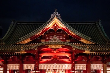 Naklejka premium Kanda Myojin Shrine main gate grow in the dark at night. Tokyo - Japan