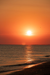 Obraz premium Summer sea at sunset. seascape background. summer evening landscape. sea waves. summer sunset. black sea