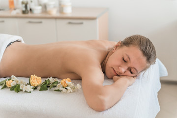 Obraz na płótnie Canvas health, beauty, resort and relaxation concept - beautiful woman with closed eyes in Spa salon getting massage