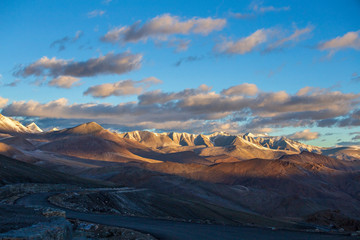 Naklejka premium Himalayan mountain landscape along Leh to Manali highway during sunrise. Rocky mountains in Indian Himalayas, India