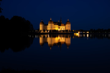 Beim Schloss Moritzburg
