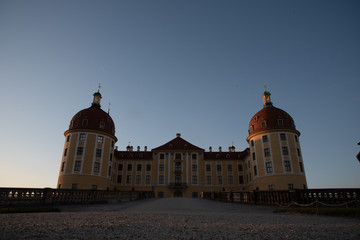 Fototapeta na wymiar Beim Schloss Moritzburg