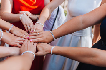 Frauenhände Braut Junggesellinnenabschied JGA