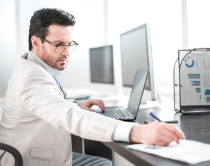 Fototapeta premium businessman writing down information in a notebook