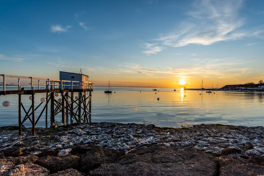 CHARENTE-MARITIME (Aquitaine, France), maison de p&ecirc;cheur sur pilotis ou 'Carrelet'