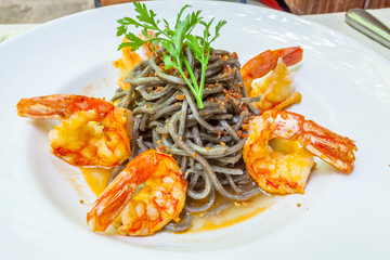 Crevettes aux salicornes