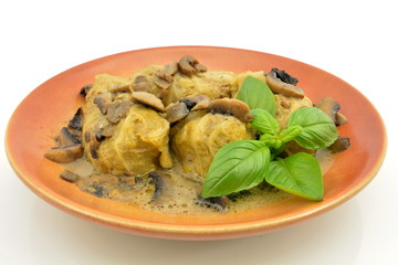 gołąbki z sosem pieczarkowym