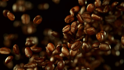 Obraz premium Fresh roasted coffee beans flying in the air