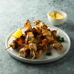 Chicken skewers with lemon