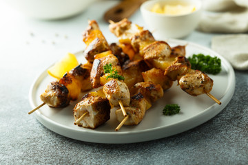 Chicken skewers with lemon