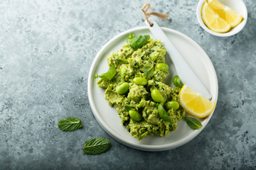 Edamame beans dip with lemon