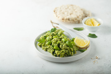 Edamame beans dip with lemon