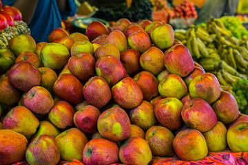 Displaying Lots of fresh apples in the indian fruit market - Image