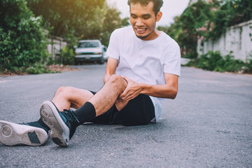 Man Knee pain when running or jogging