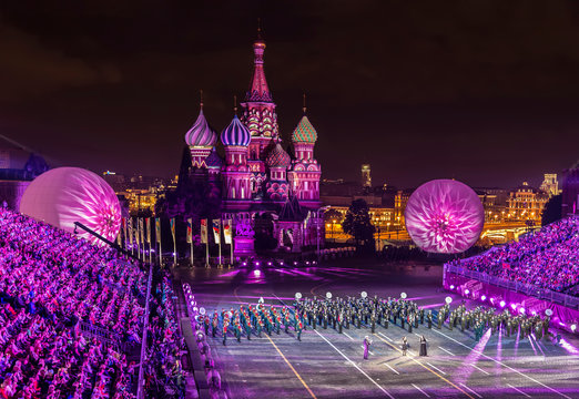 MOSCOW, RUSSIA - SEPTEMBER 03, 2016:The performance of Mireille Mathieu and Tamara Gverdtsiteli at the festival "Spasskaya tower", Moscow, Russia