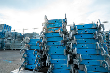 足場工事の専門工具