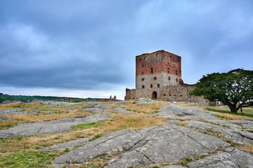 Fototapeta na wymiar Mittelalterliche Burg Hammershus auf der dänischen Insel Bornholm an einem wolkigen Tag