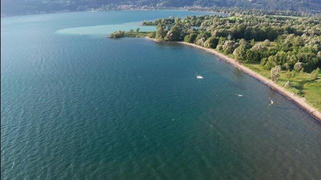 Aerial 4K - Lago di Como (IT) - kitesurfer in azione 