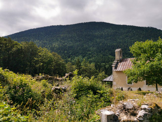 Fototapeta na wymiar La chapelle du village de Valchevrière, Vercors, Isère, Auvergne-Rhône-Alpes, France