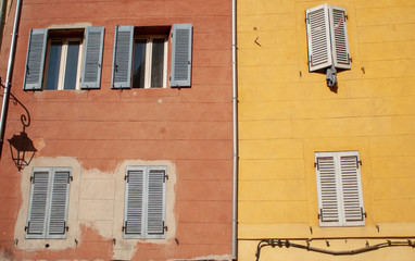 Fototapeta premium Orange and yellow buildings in Marseille