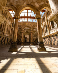 Obraz premium Dogubayazıt, Turkey, Middle East: the ceremonial hall in the middle of harem of the Ishak Pasha Palace, semi-ruined palace of Ottoman period (1685-1784), example of surviving historical Turkish palace