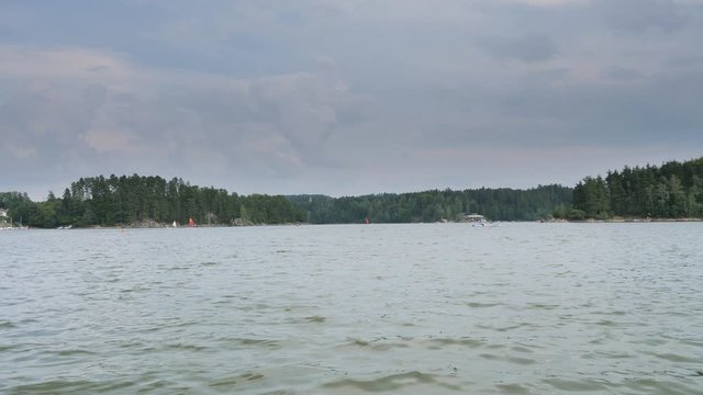 Movement along the water surface of a lake in UHD resolution